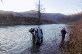 Žena autom sletjela u Vrbanju, spasena brzom akcijom policije