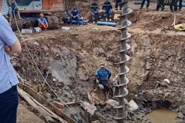 Peti dan drame: Dječak i dalje zarobljen u betonskom stubu dubokom 35 ...