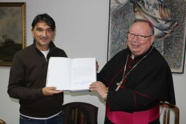 Zlatko Dalić dobio knjigu sa posvetom od biskupa Franje Komarice