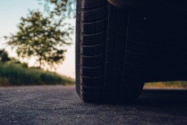 Novi incident u Sarajevu: Opet izbušili gume na autima iz Srbije