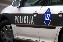 Automobil sletio s puta, povrijeđene tri osobe