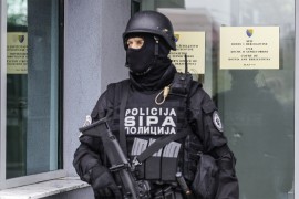 Inspektor pao sa označenim parama, trojica njegovih kolega već ...