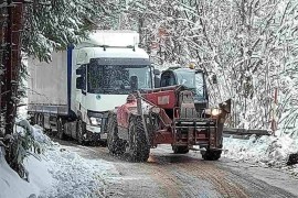Porodica iz Kaknja ugostila vozača kamiona iz Turske koji je zapeo u ...