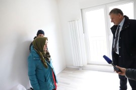 Majka i sin sklonjeni sa kiše, konačno će spavati u toplom