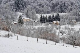Snijeg zabijelio dijelove BiH (FOTO)