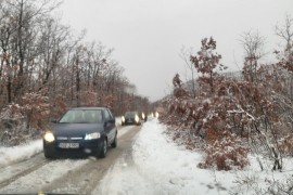 Velike padavine u Hercegovini: Snijeg pola metra, preplavljeni seoski ...
