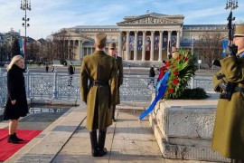 Cvijanovićeva u Mađarskoj: Sastala se s Novakovom i položila vijenac ...