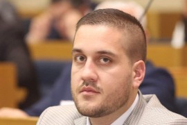 Drinić poručio Vukanoviću: Ne stoji mačku teleća glava