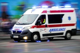 Sletio s puta, udario u drvo pa poginuo