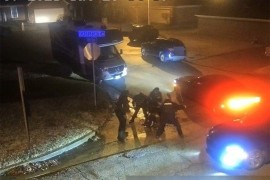 Američki policajci brutalno pretukli mladića (UZNEMIRUJUĆI VIDEO)