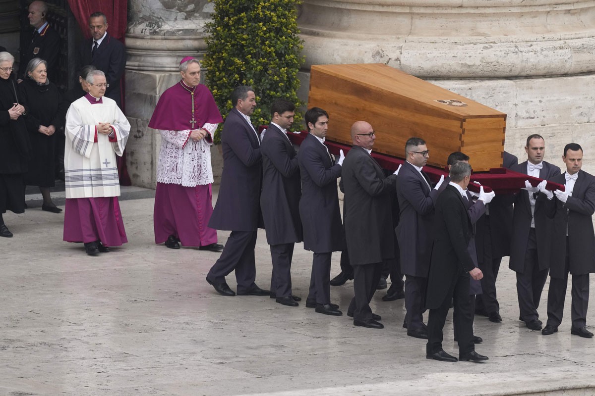 Počela sahrana bivšem papi Benediktu XVI