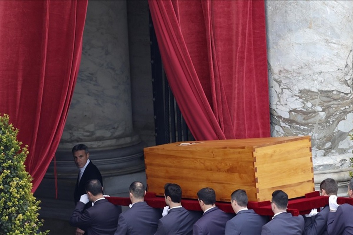 Posljednji oproštaj od Benedikta XVI