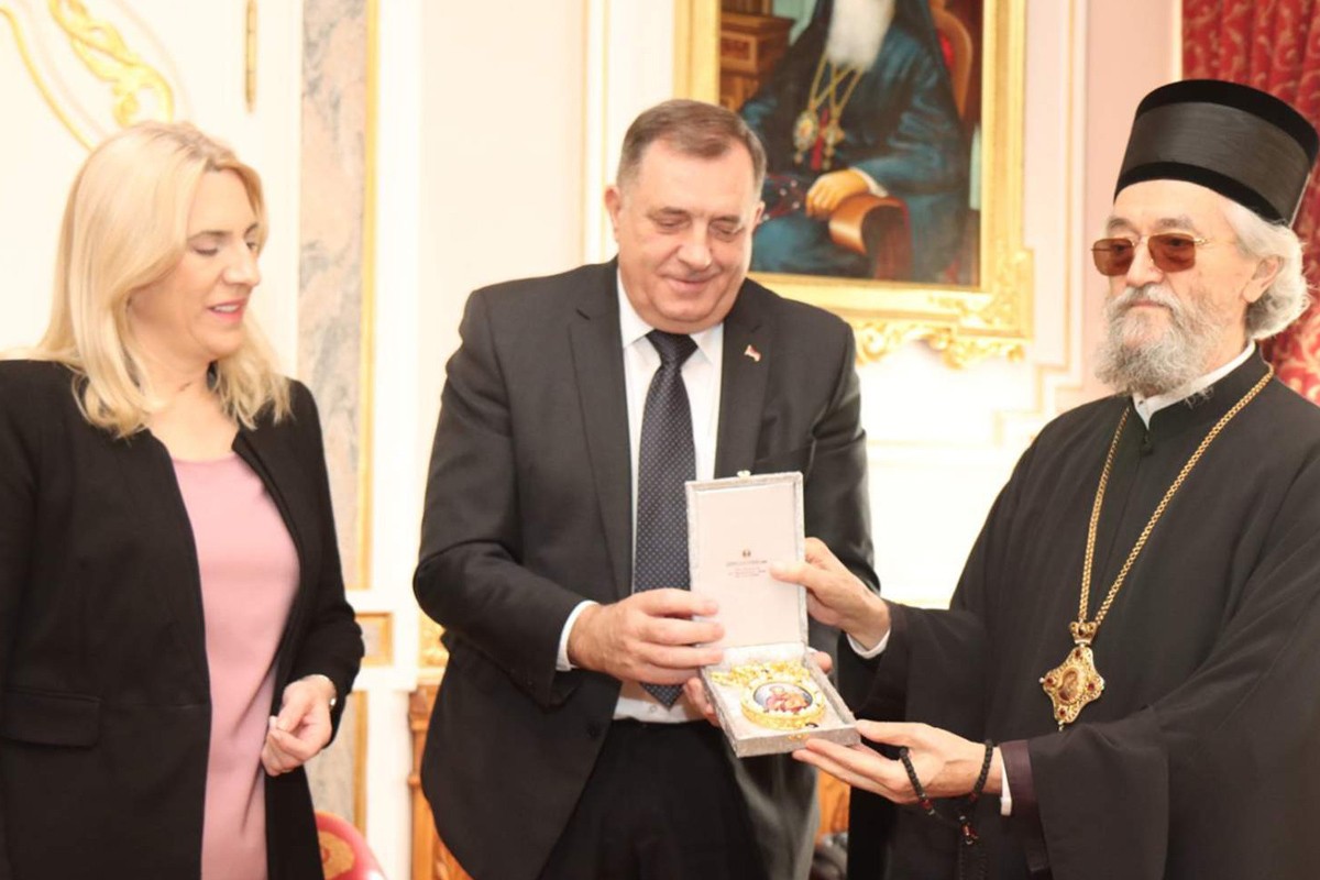 Dodik i Cvijanovićeva poklonili panagiju presvete Bogorodice episkopu Jefremu