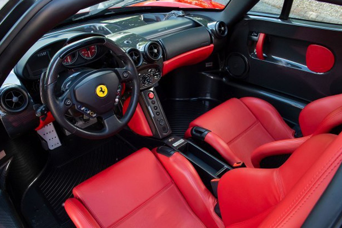 Skoro nov – prodaje se Enzo Ferrari