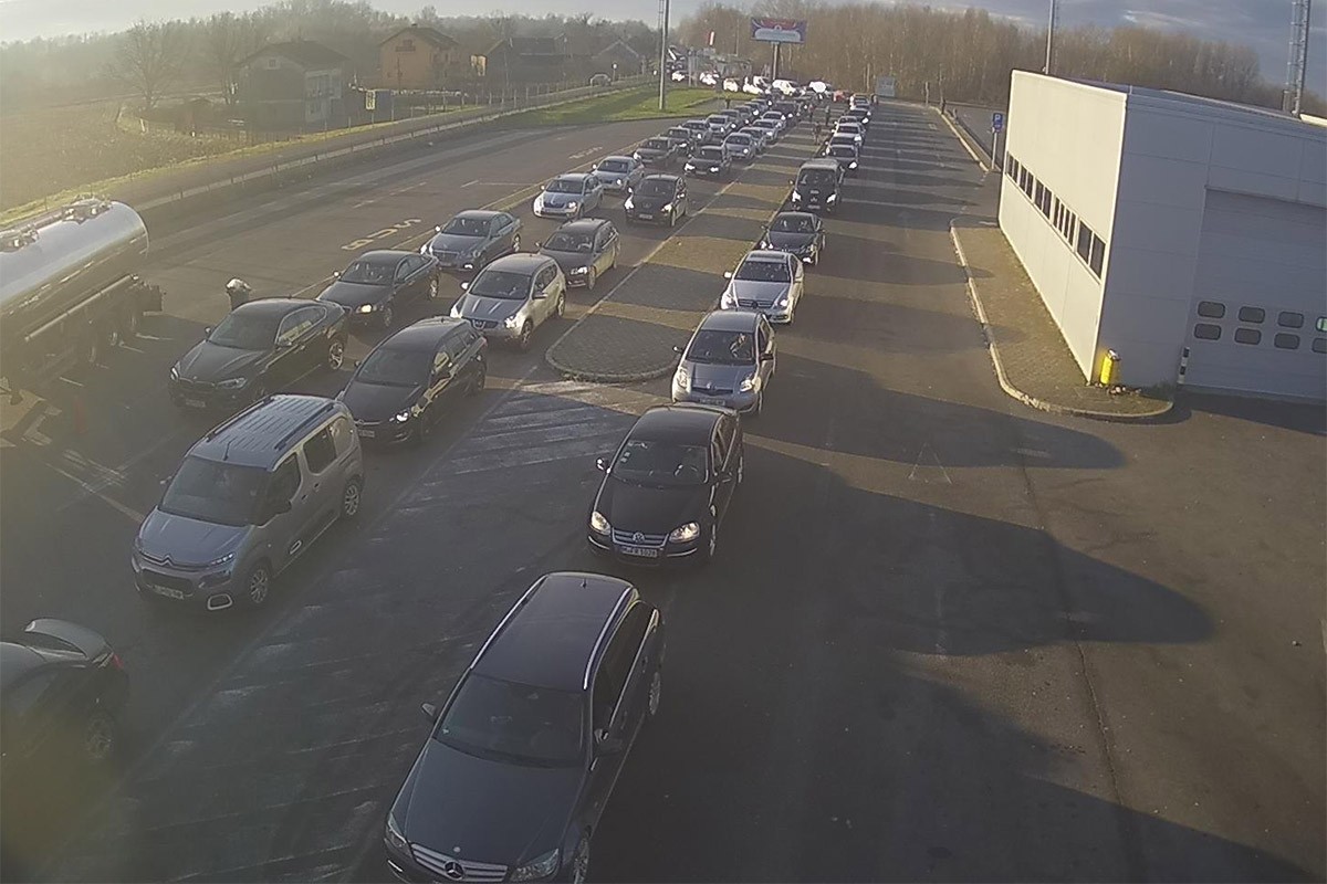 Gužve na granicama u regionu, kolone kilometarske