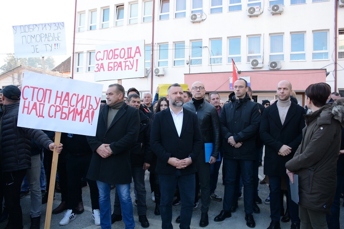 Simić: Srbi opredeljeni za mir, ali ne žele da trpe teror Kurtija