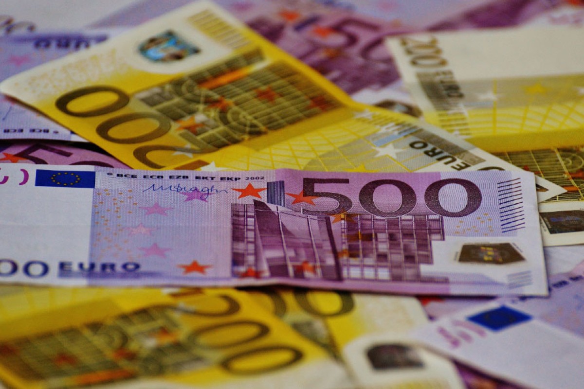 Nisu mu dozvolili da plati novčanicom od 200 evra, pa zvao policiju