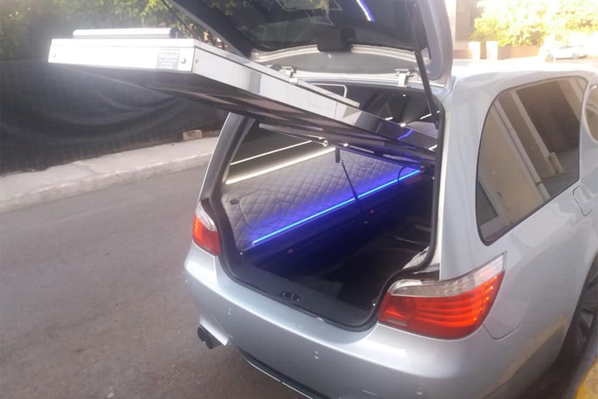 Najbučniji pogrebni auto