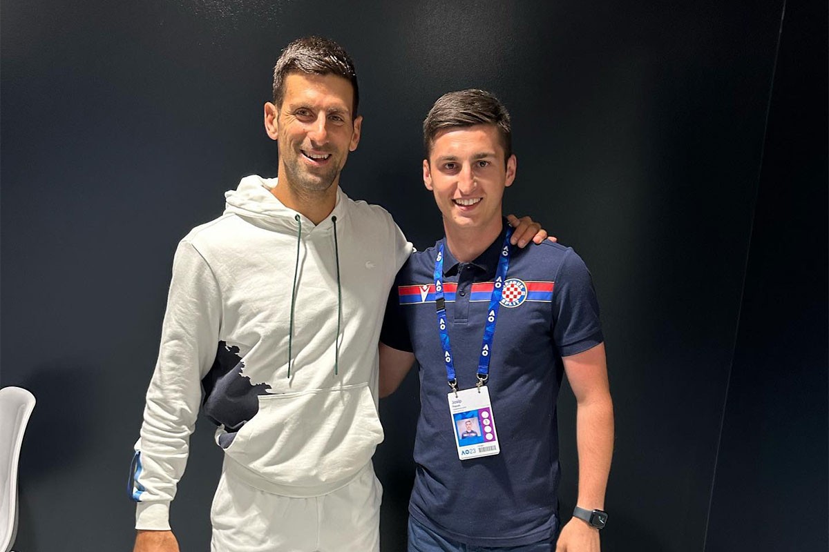 Hrvatski sveštenik sa Đokovićem u Australiji (FOTO)