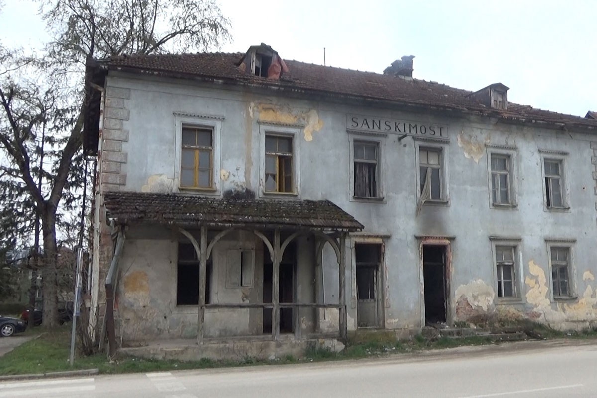 Istorijsku zgradu stare željezničke stanice nagriza zub vremena