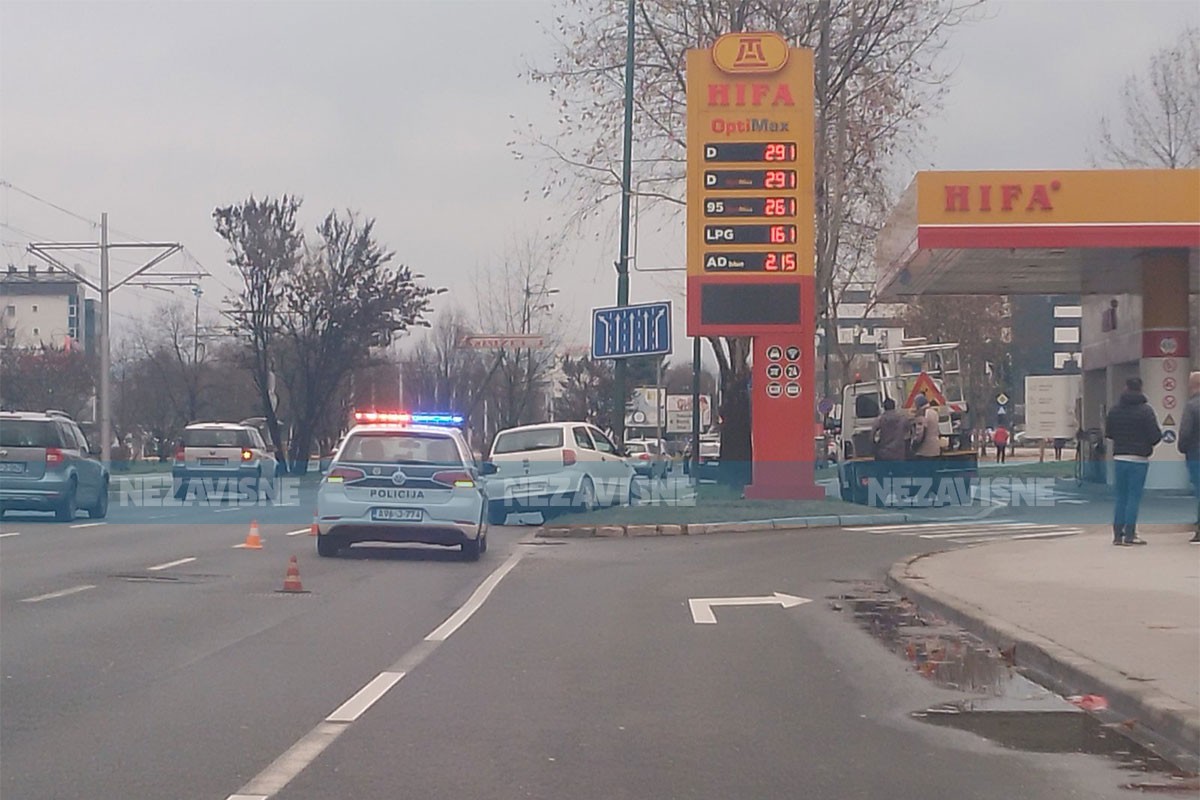 U naselju Stup se zabio u stub rasvjete