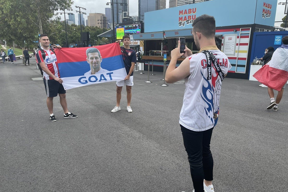 Htjeli oduzeti zastave Srbije na Australijan openu, mislili da su ruske (VIDEO)