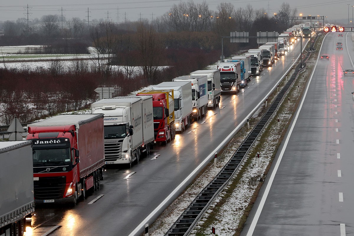 Saobraćajni kolaps u Sloveniji: Kolona kamiona duga desetak kilometara