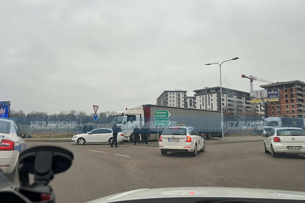 Sudar škode i kamiona u Banjaluci
