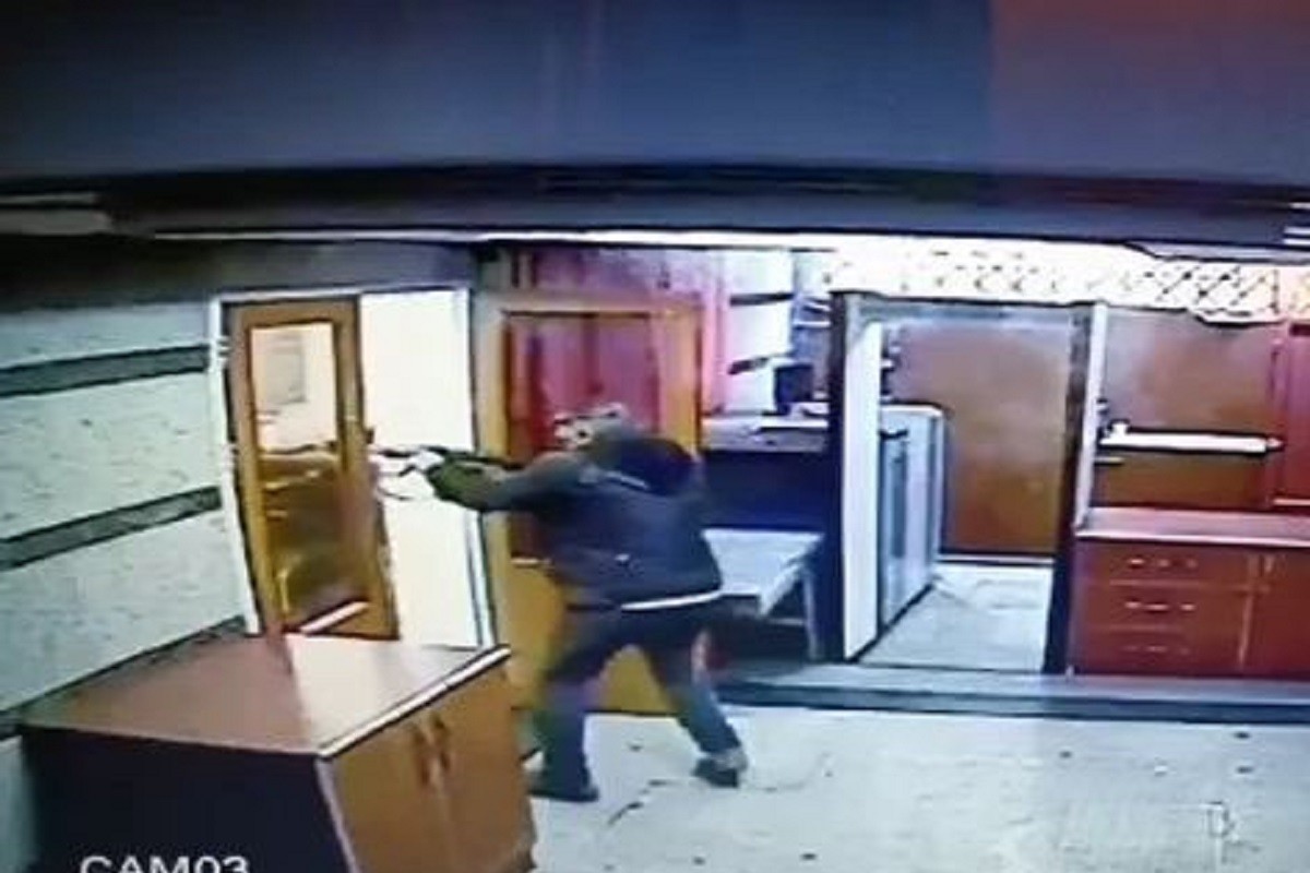 Napadnuta ambasada, ima mrtvih (VIDEO)