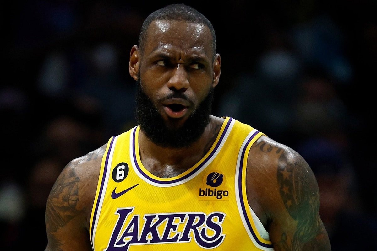 Lebronov dres prodat za skoro četiri miliona dolara (FOTO)