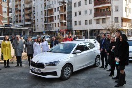 Uručena vozila i medicinska oprema domovima zdravlja Trebinje, Teslić ...