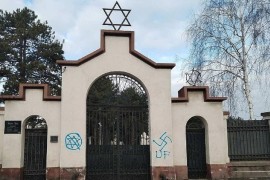 Na Jevrejskom groblju osvanuli kukasti krstovi