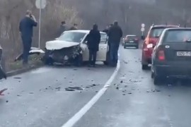 Četiri vozila učestvovala u saobraćajci kod Tuzle (VIDEO)