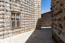 Kuće sa dugmadima u podnožju Taurusa