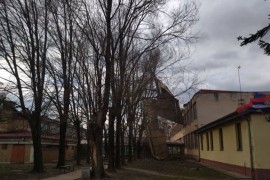 Vjetar odnio dio krova sa škole