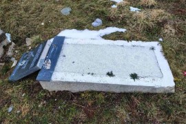 Oskrnavljeno srpsko pravoslavno groblje u Ključu (FOTO)