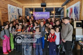 Djeci podijeljeno 50 kaciga i 20 pametnih satova