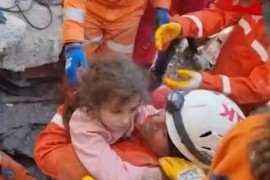 Otac i kćerka nađeni živi pet dana nakon zemljotresa (VIDEO)