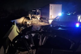 Dobojlija poginuo u stravičnom sudaru automobila i kamiona