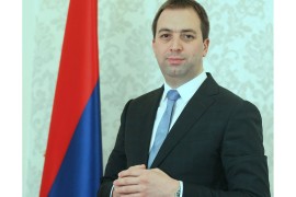 Selak: Zakonom dodatno urediti i propisati isticanje srpske trobojke
