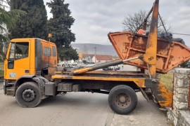 Načelnik doveo ljubinjske komunalce da čiste Bileću dok njegovi ...