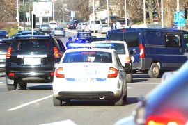 Drama na auto-putu: Pajserima i flašama razbili stakla na autobusu ...