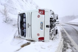Detalji prevrtanja autobusa: Žena u kritičnom stanju, otežan ...