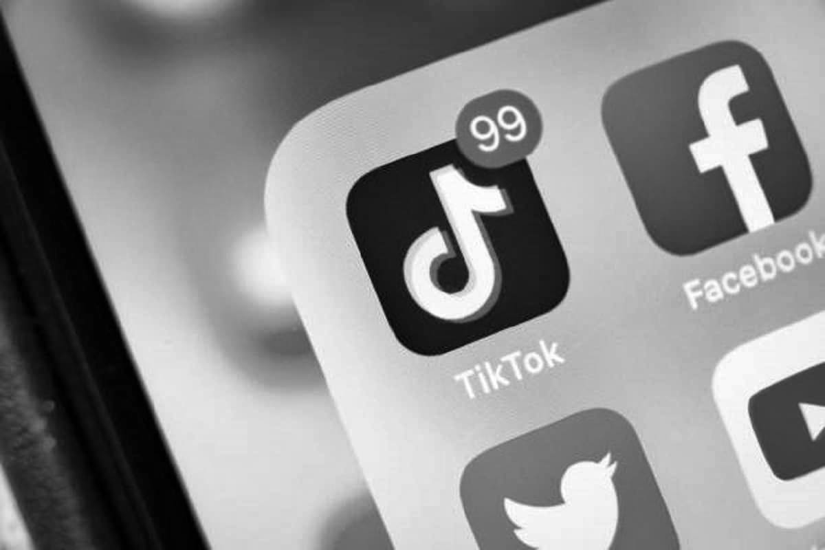 Tiktok zvijezda pala sa litice dok je pokušavao da snimi video