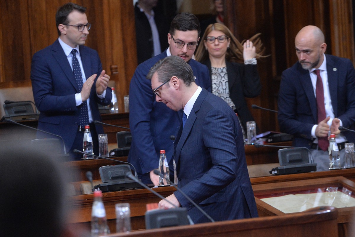 Incident u Skupštini Srbije, opozicija prekinula Vučićevo obraćanje (VIDEO)