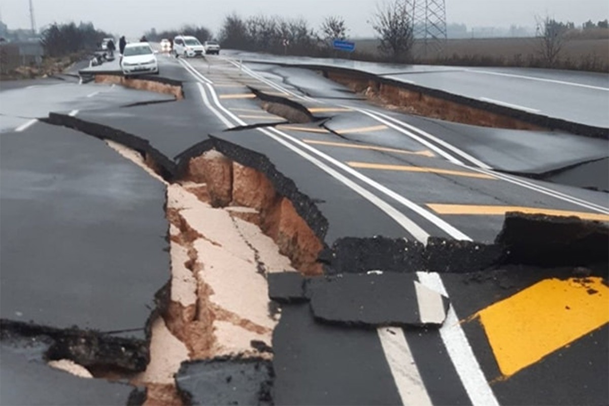 Zemljotresi uništili infrastrukturu širom Turske (VIDEO)