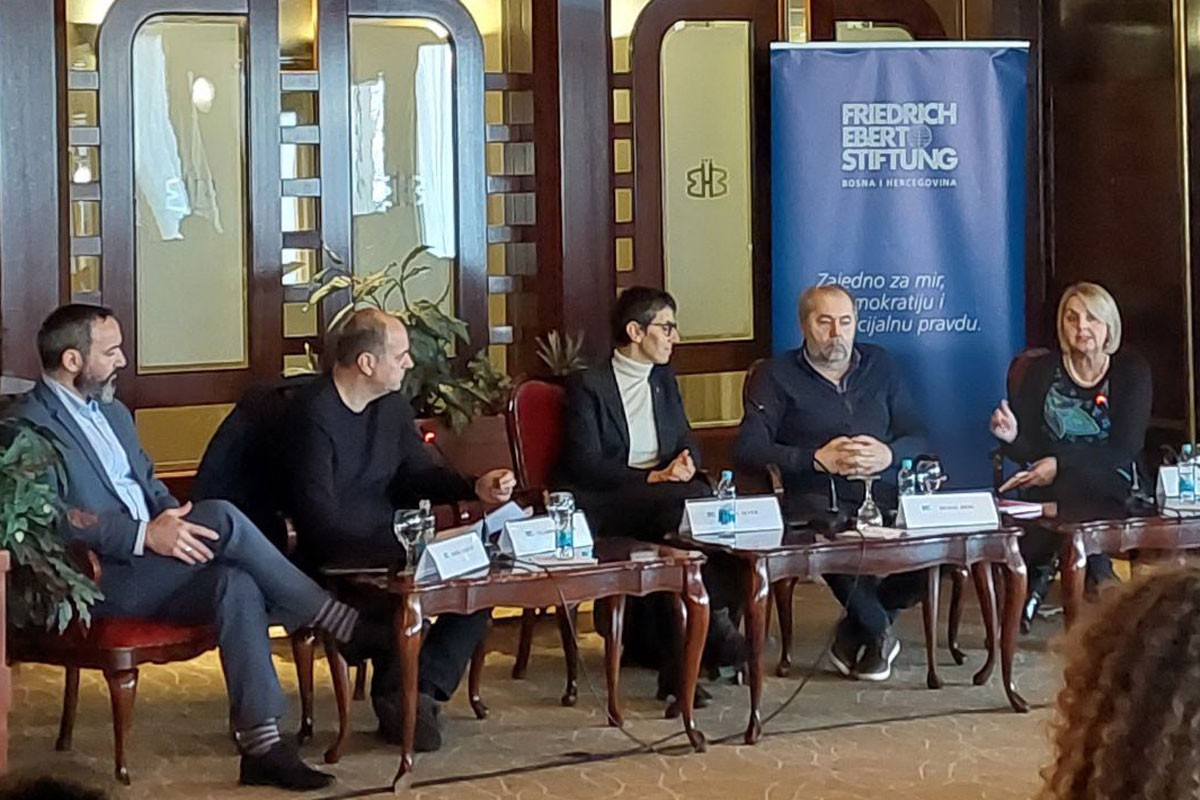 U Banjaluci održana konferencija: Izmjene zakona o kleveti utišale bi medije