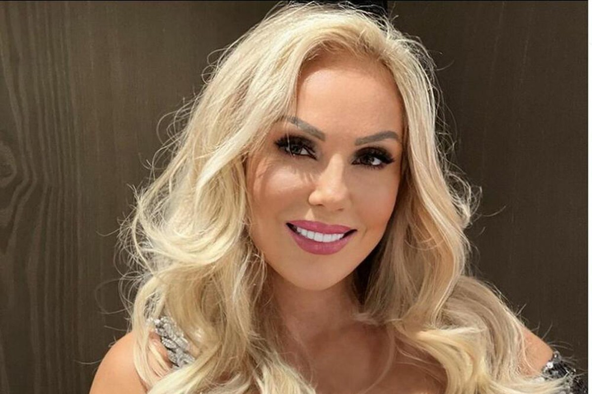 Lepa Brena emotivnom porukom i starom fotografijom Bobi čestitala Dan zaljubljenih
