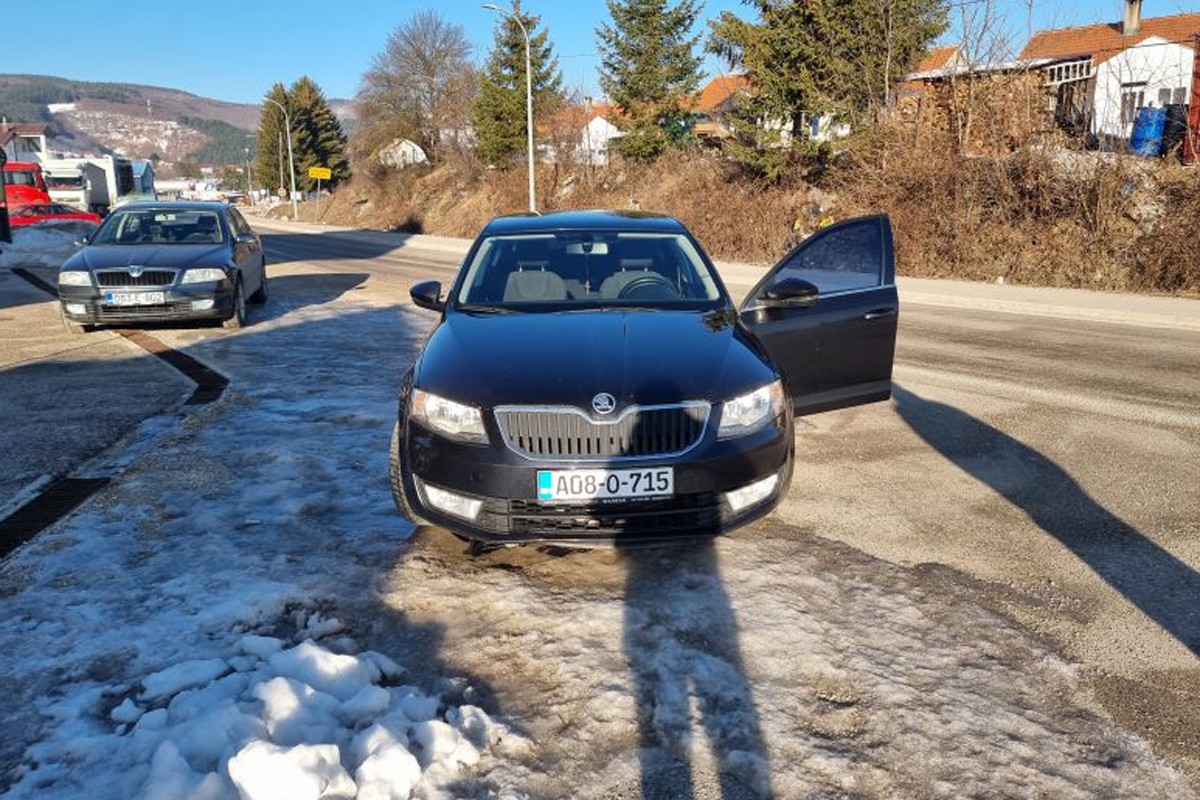 Vukanović službenom škodom naletio na grudvu snijega