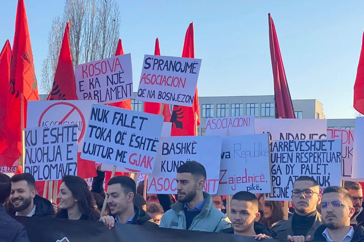 Protest albanskih studenata u Prištini protiv ZSO